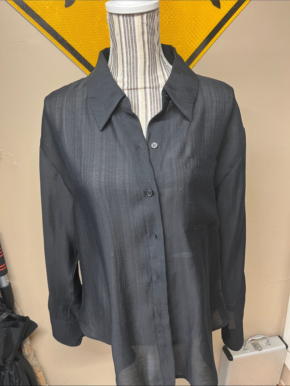 Blouse light weight linen type sz XS
NWOT